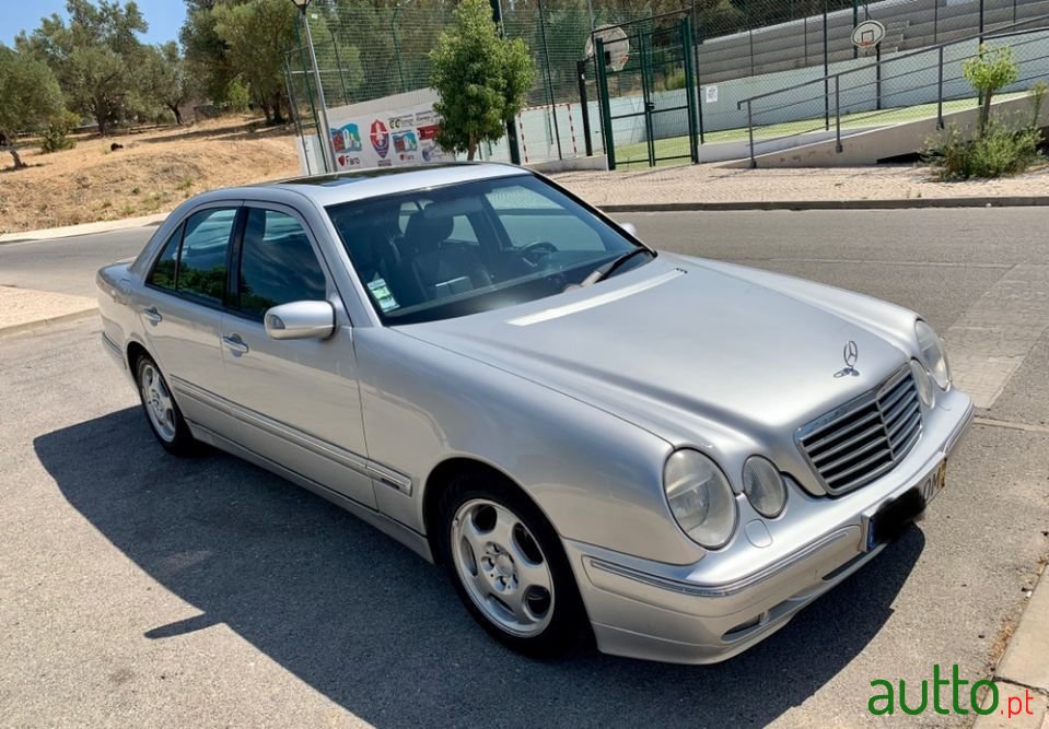 1999' Mercedes-Benz E-220 photo #5