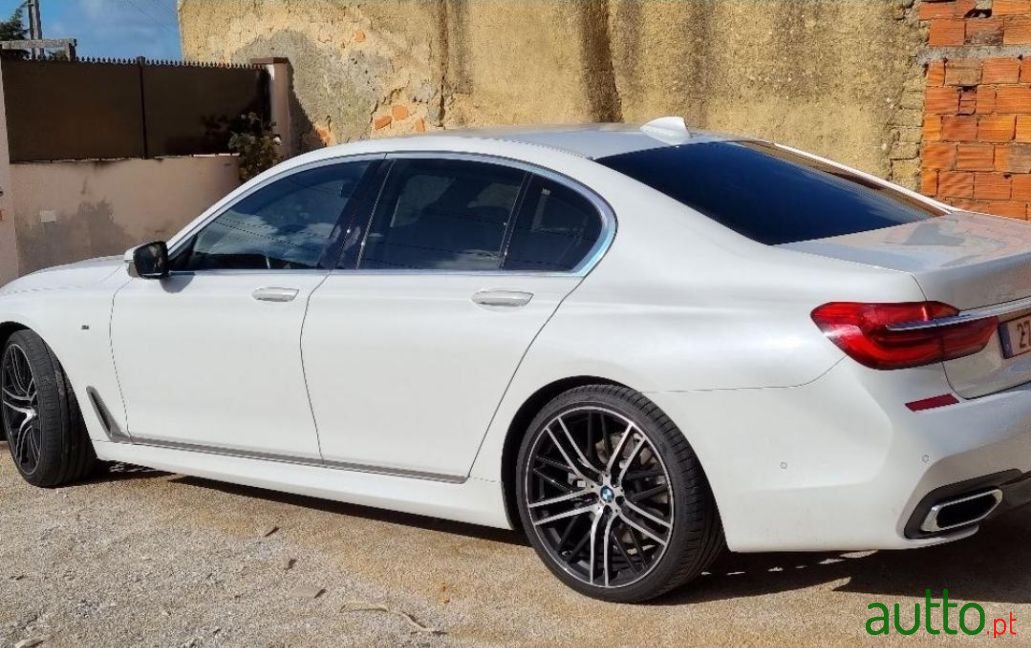 2018' BMW 730 photo #4