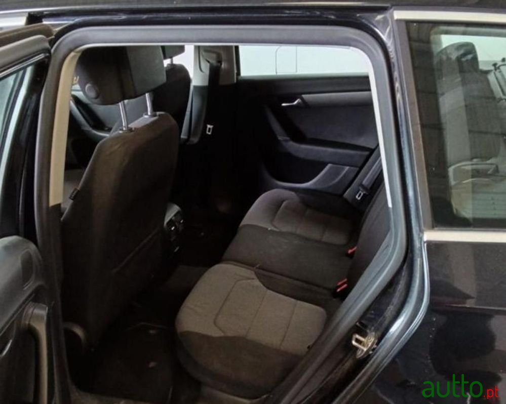 2012' Volkswagen Passat Variant photo #4