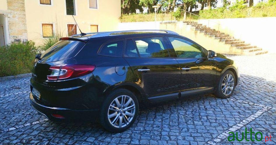 2011' Renault Megane Break photo #2