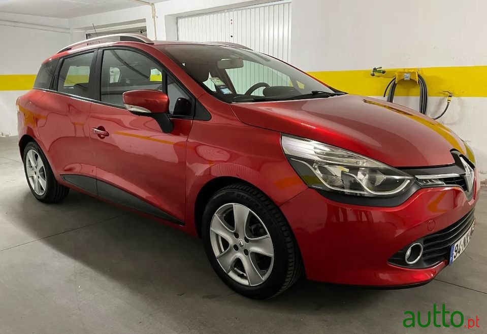 2013' Renault Clio Sport Tourer photo #1