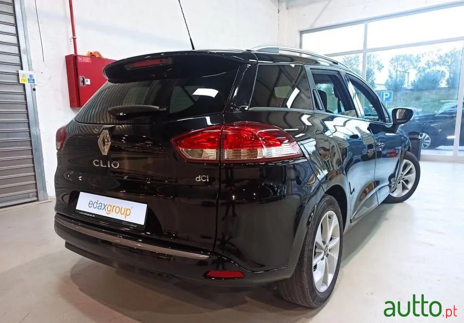2017' Renault Clio Sport Tourer photo #2