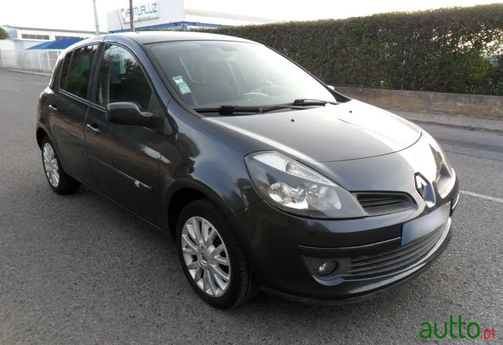 2007' Renault Clio photo #2