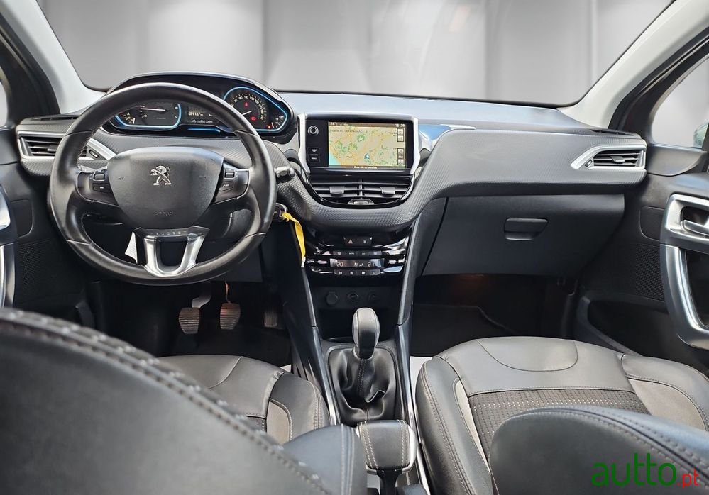 2014' Peugeot 2008 1.2 Vti Allure photo #2