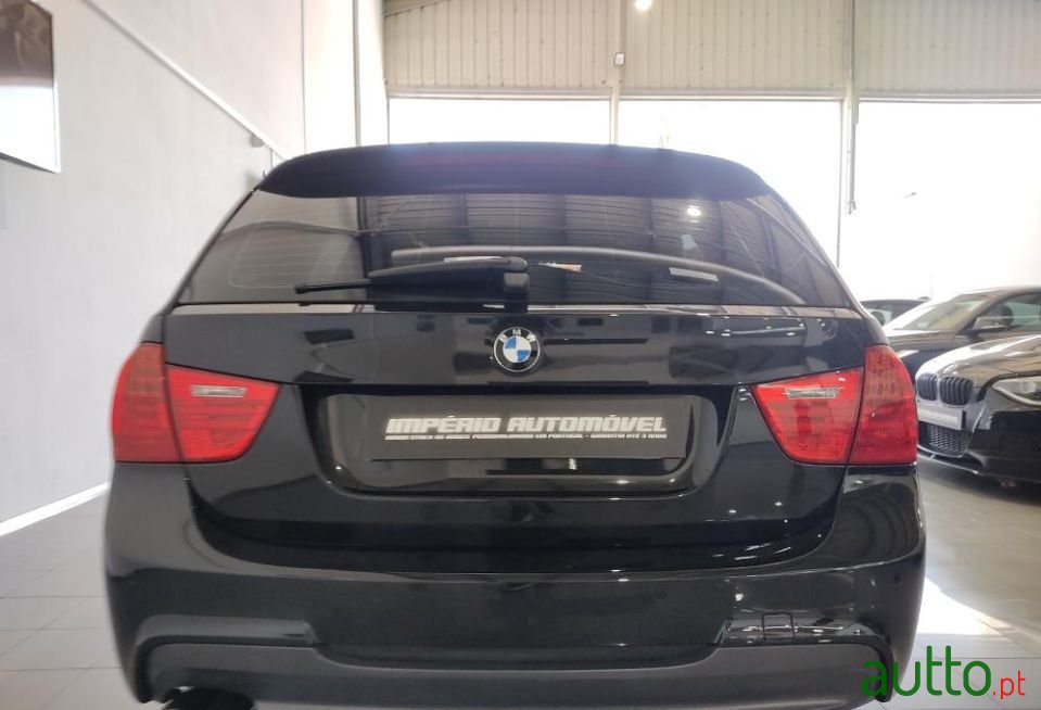 2012' BMW 318 photo #6