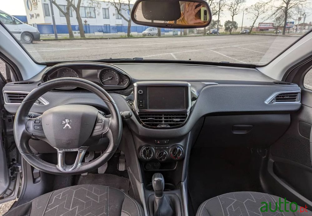 2017' Peugeot 2008 photo #4