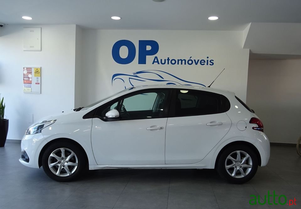 2016' Peugeot 208 photo #2