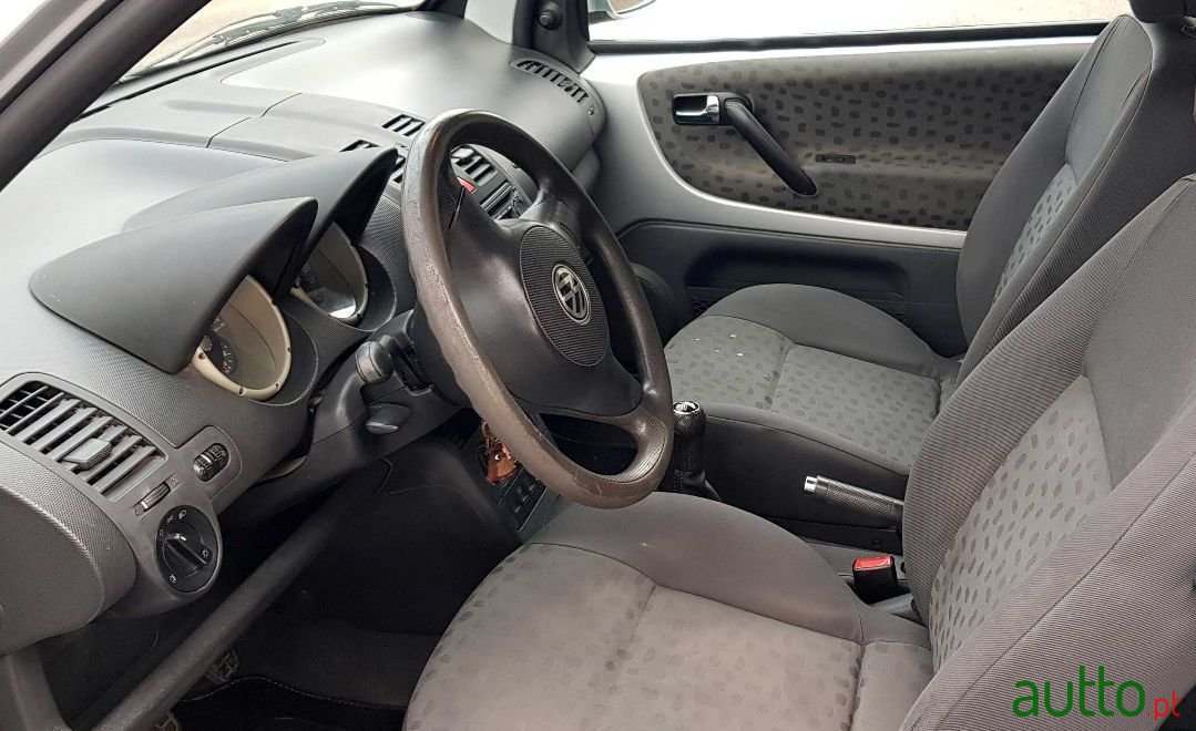 2002' Volkswagen Lupo photo #5