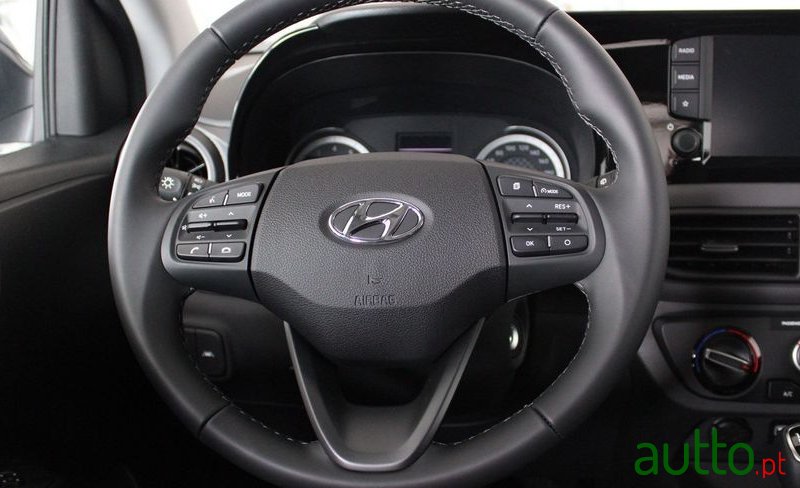 2022' Hyundai i10 1.0 Comfort (Tt) photo #4
