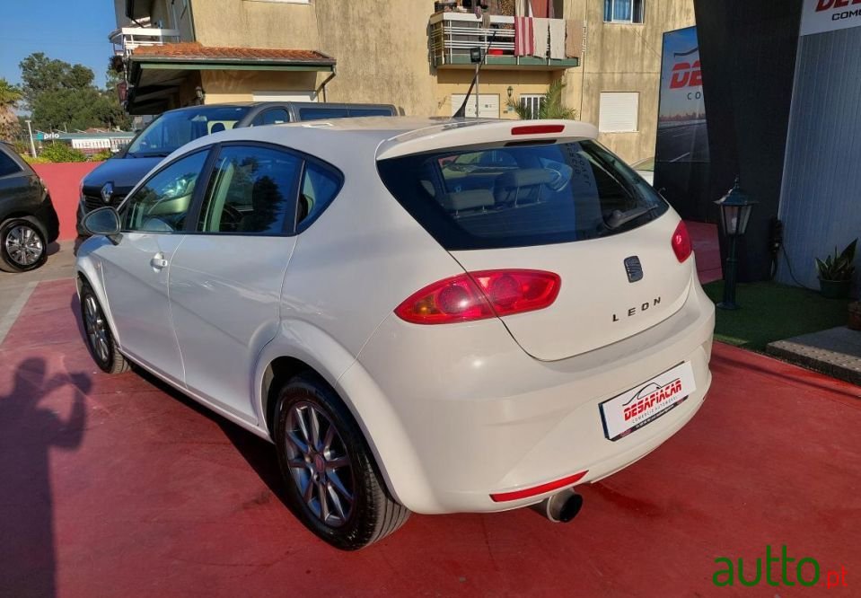 2011' SEAT Leon photo #4