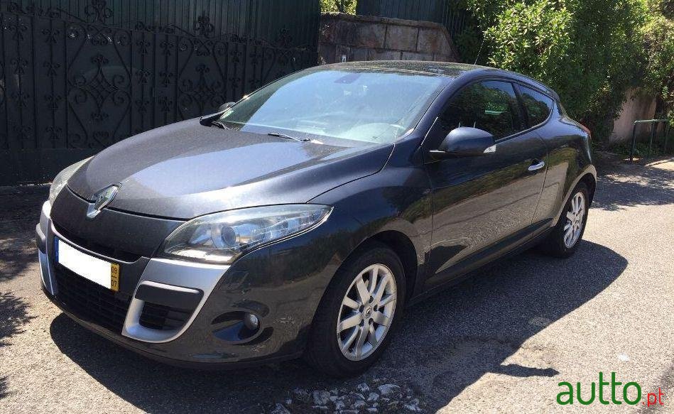 2009' Renault Megane photo #2