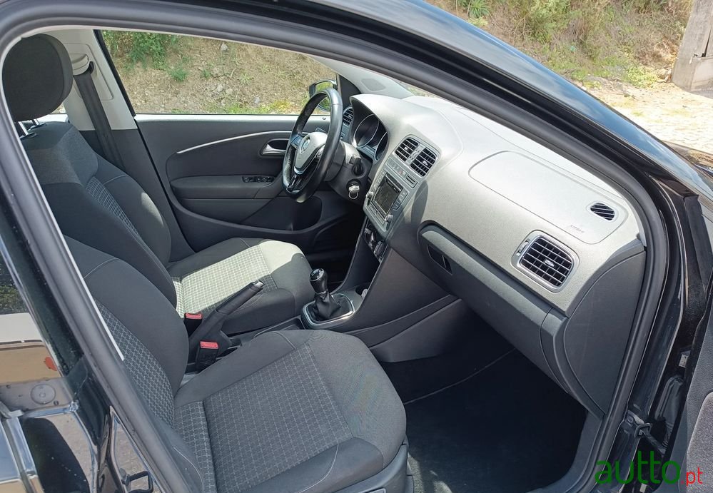 2017' Volkswagen Polo photo #3