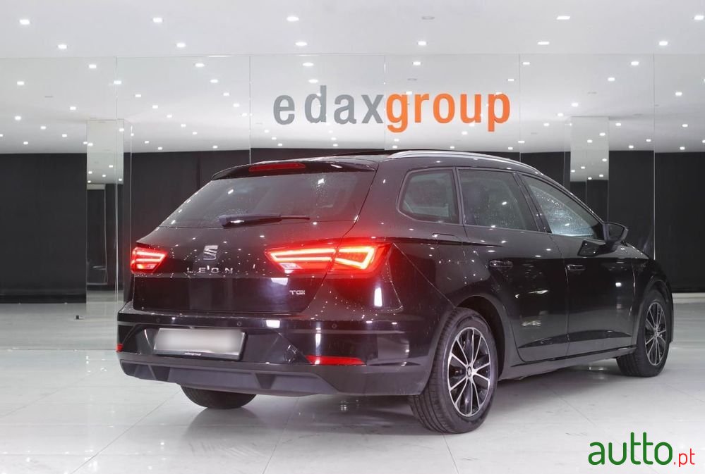 2019' SEAT Leon St photo #3