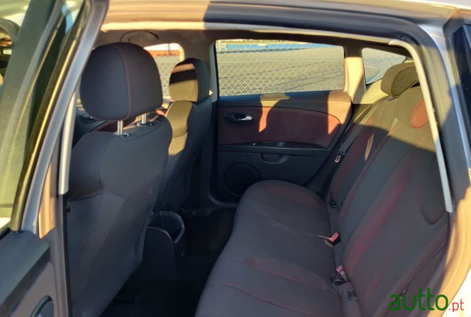 2006' SEAT Leon photo #5