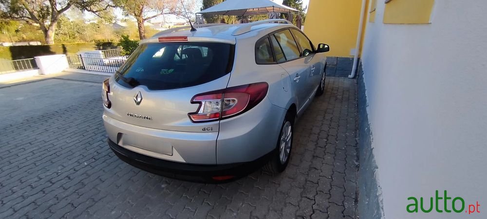 2014' Renault Megane photo #3