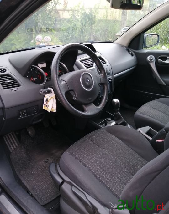 2008' Renault Megane photo #5