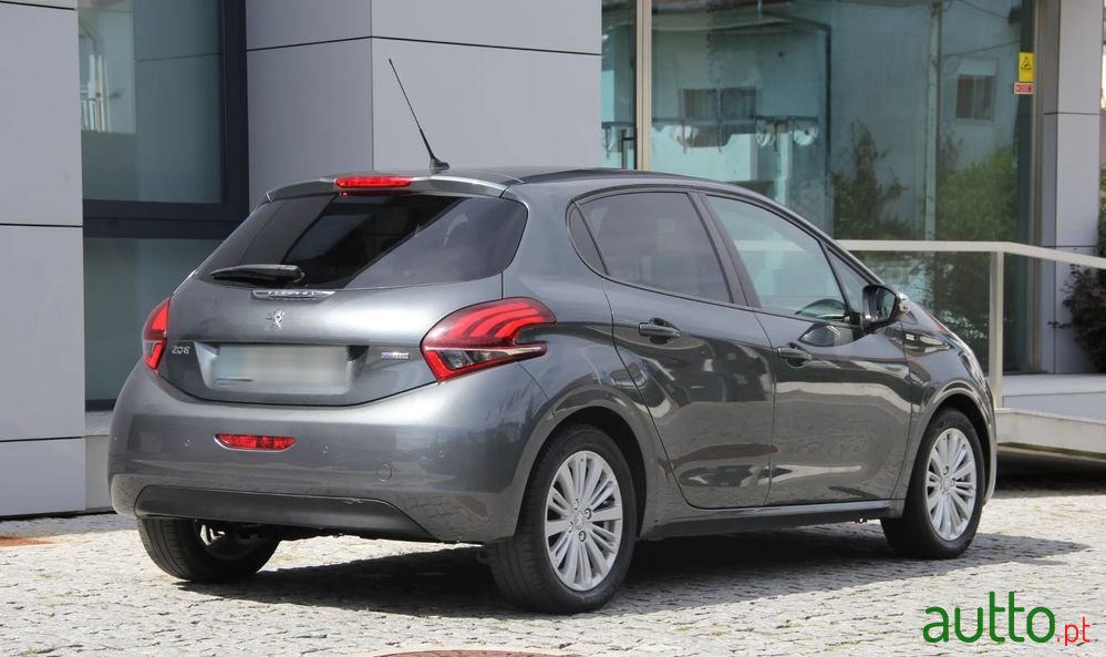 2017' Peugeot 208 1.2 Puretech Style photo #3
