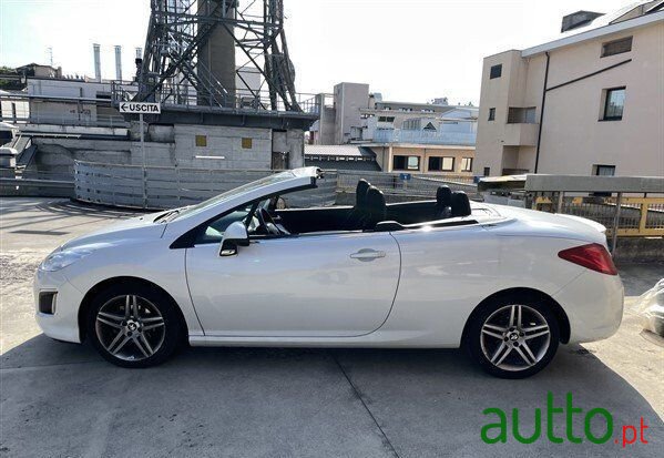 2012' Peugeot 308 photo #2