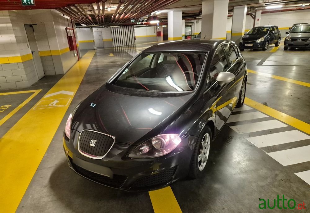 2011' SEAT Leon photo #4