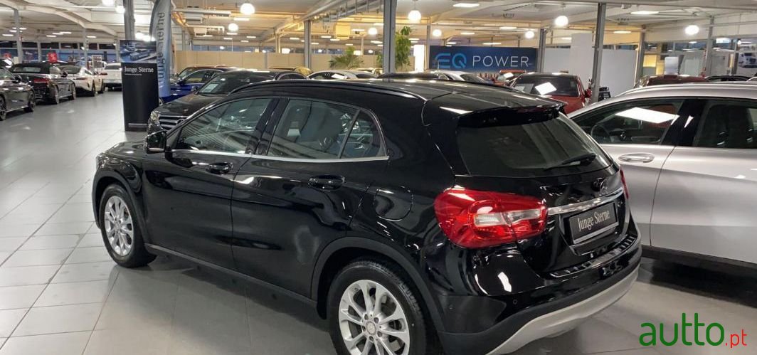 2016' Mercedes-Benz Gla-180 photo #2