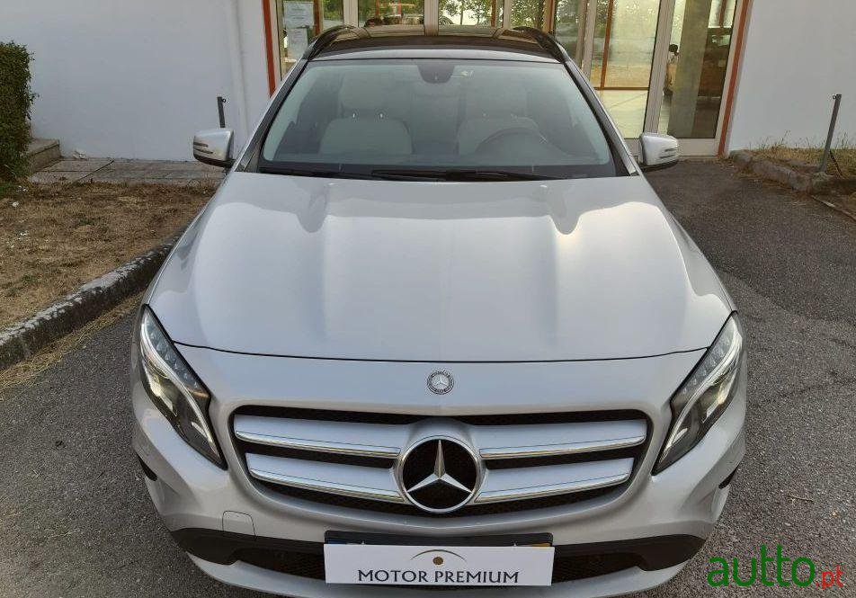 2015' Mercedes-Benz Gla-180 photo #2