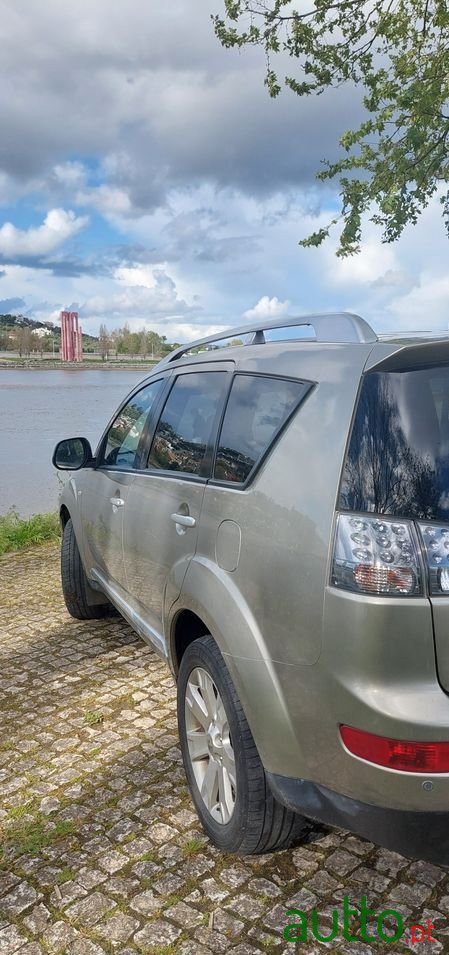 2008' Mitsubishi Outlander photo #5