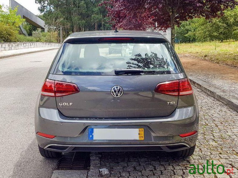 2017' Volkswagen Golf photo #2