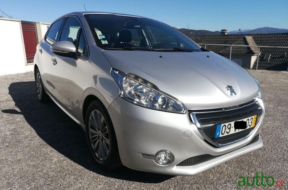 2014' Peugeot 208 Allure photo #1