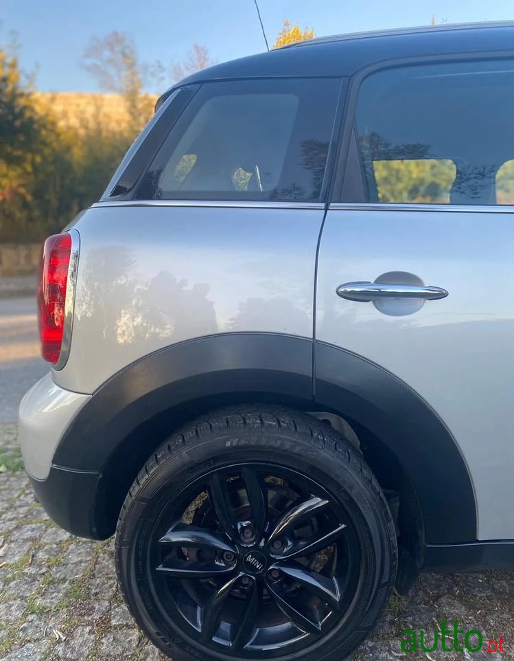 2014' MINI Countryman Cooper D photo #3