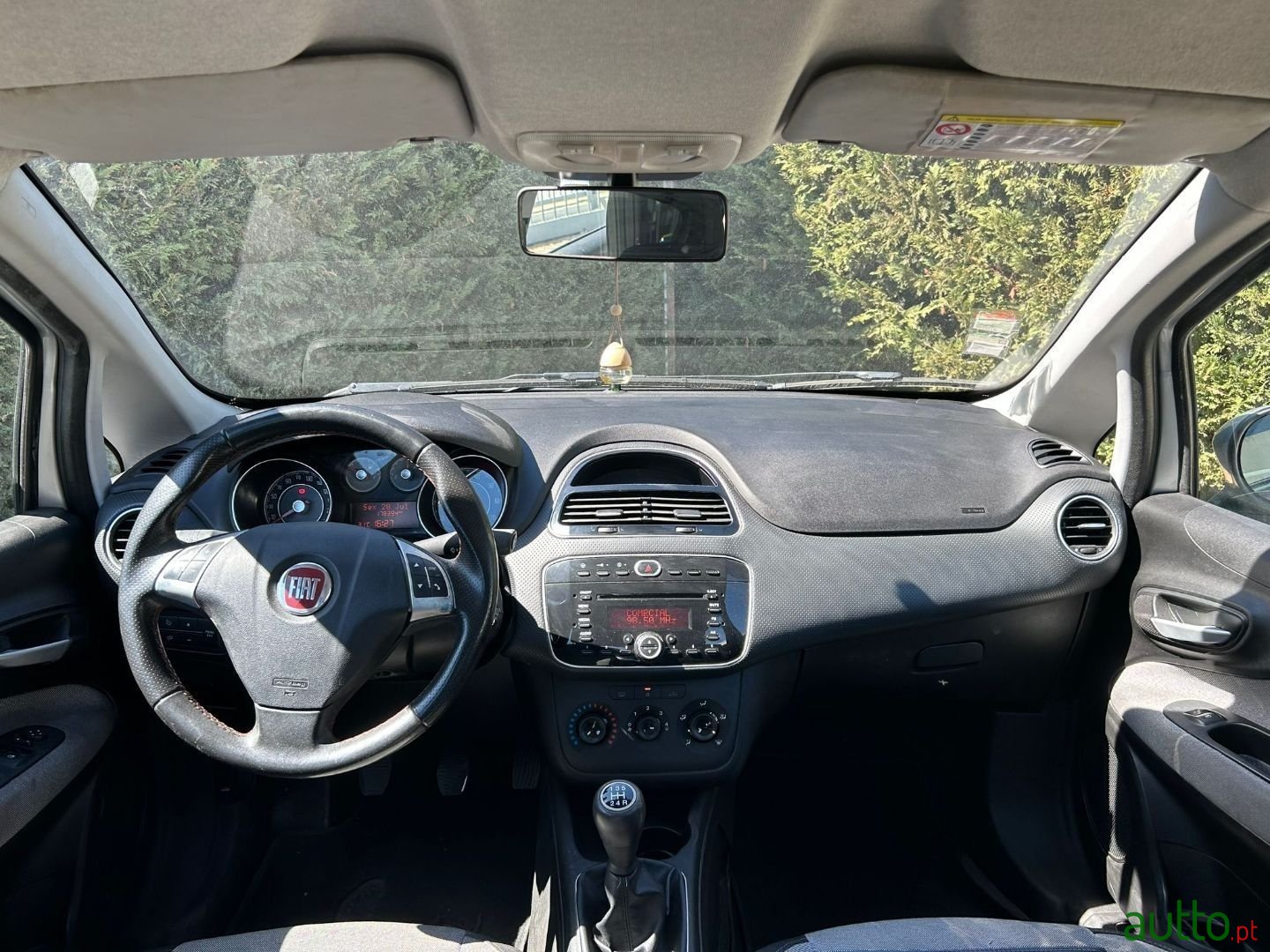 2011' Fiat Punto Evo photo #5