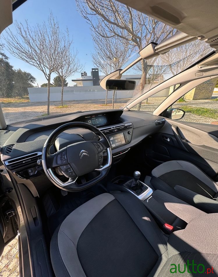 2016' Citroen C4 Picasso photo #6