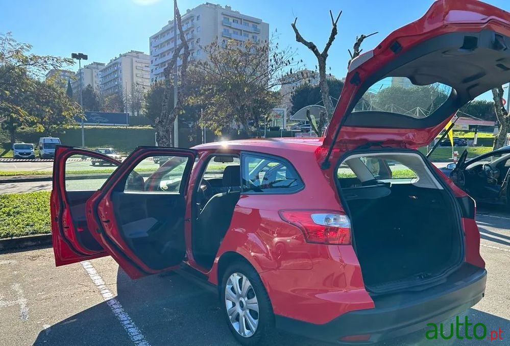 2015' Ford Focus Sw photo #1