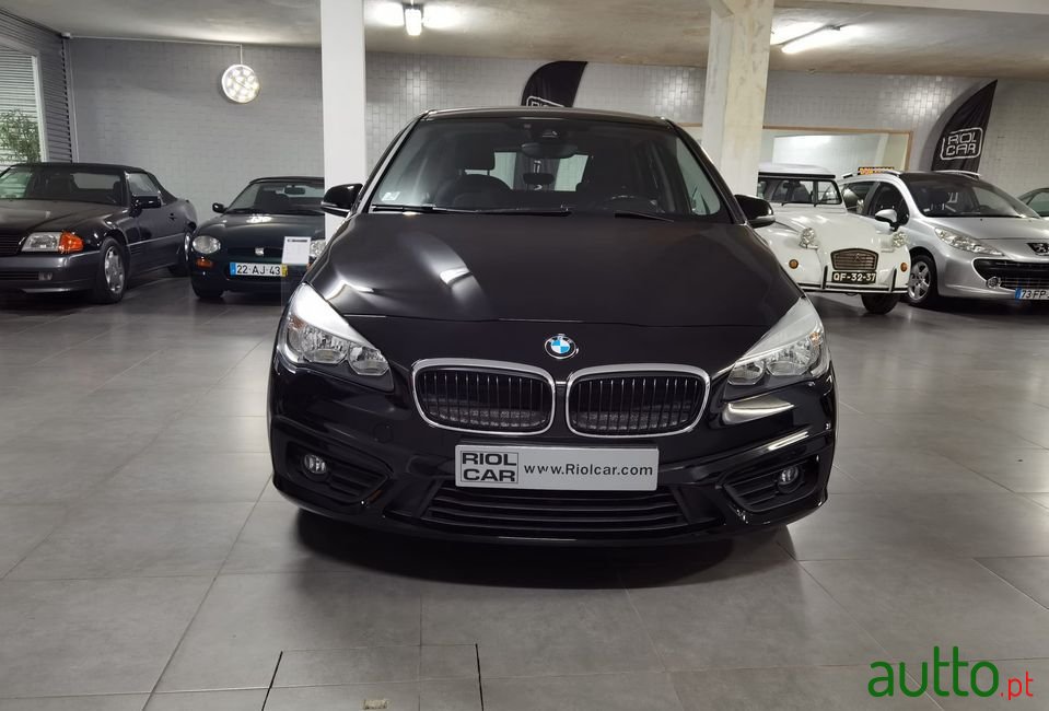 2016' BMW 216 Active Tourer photo #2