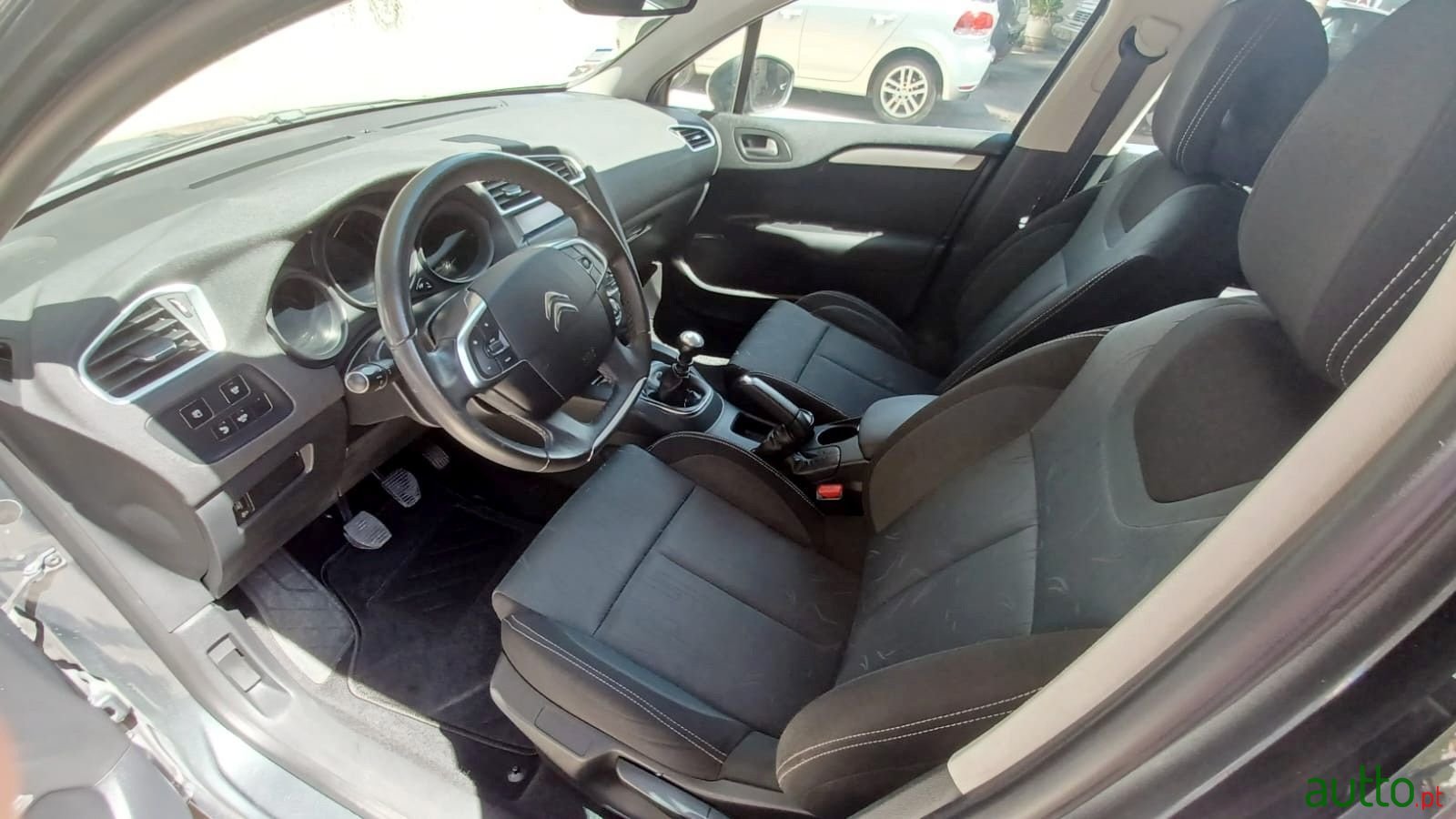 2013' Citroen C4 photo #1