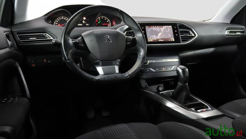 2018' Peugeot 308 1.2 Puretech Allure photo #4