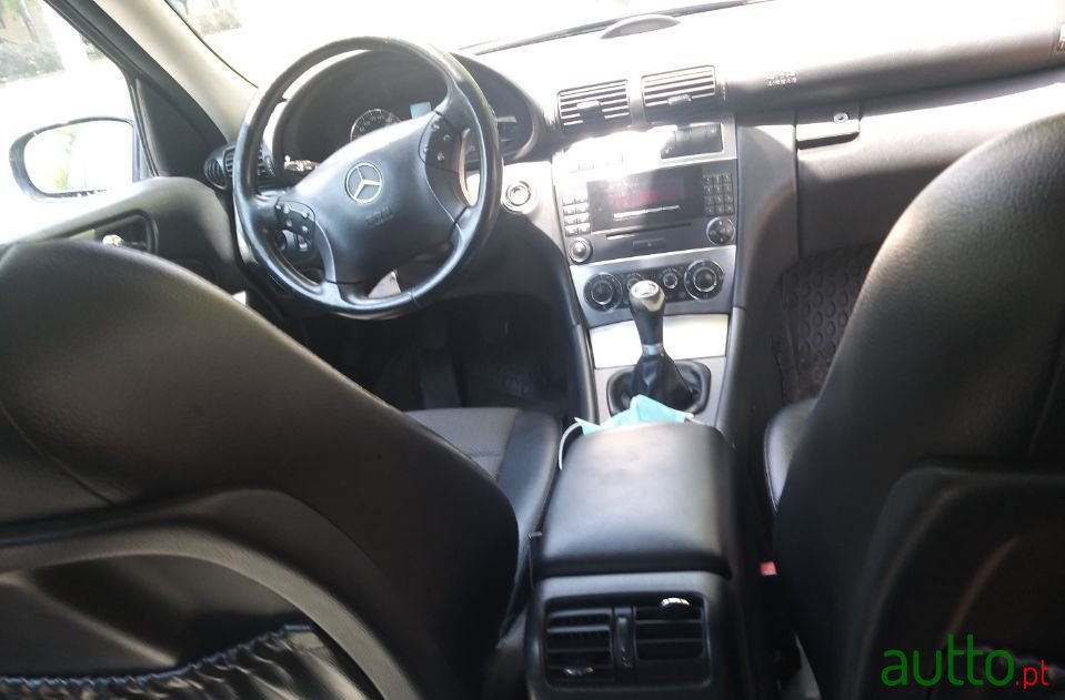 2004' Mercedes-Benz C-220 photo #5