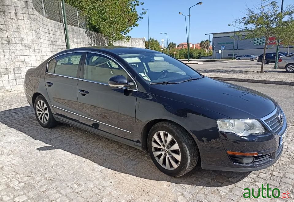 2008' Volkswagen Passat photo #2