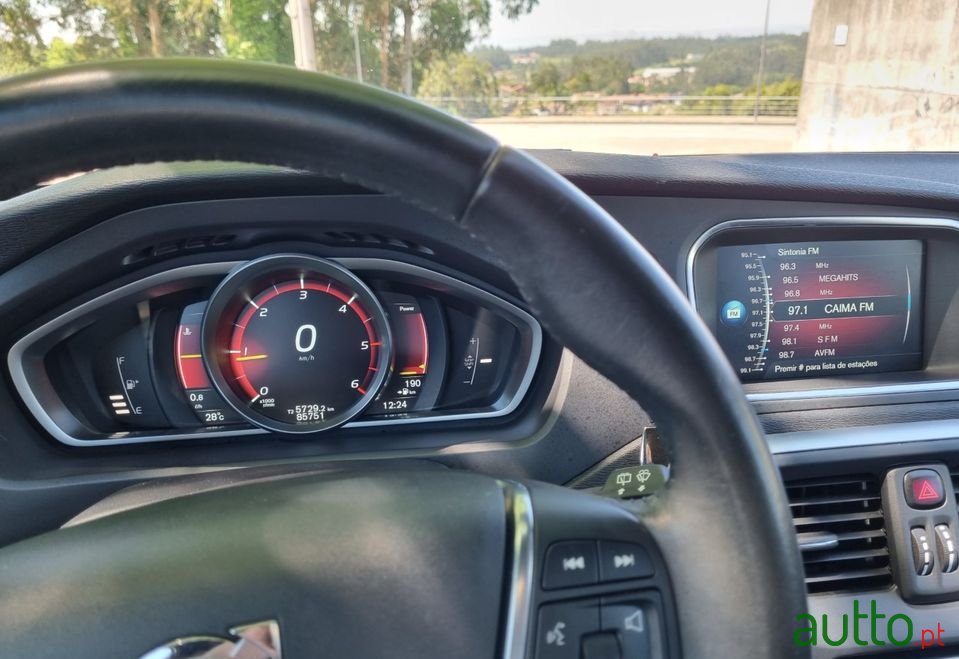 2015' Volvo V40 photo #5