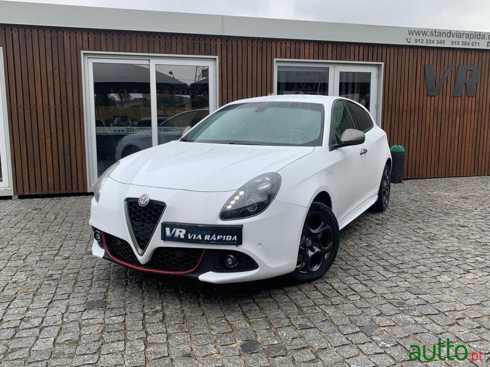2017' Alfa Romeo Giulietta photo #1
