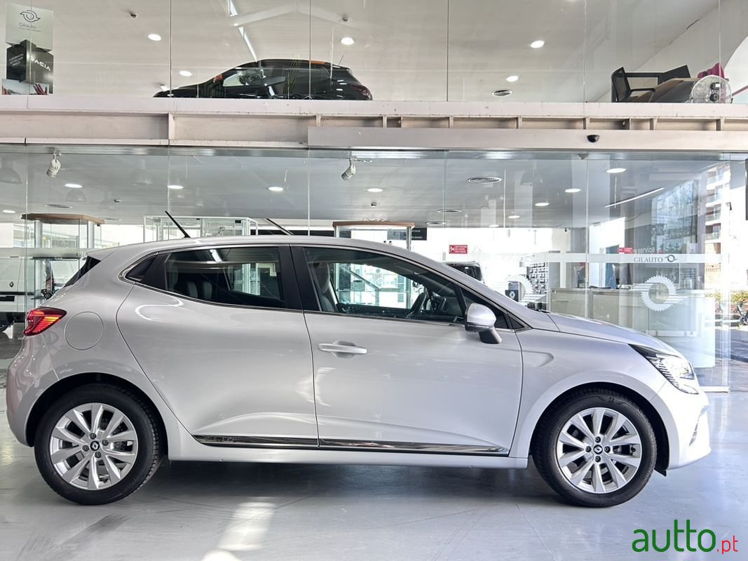 2022' Renault Clio photo #2