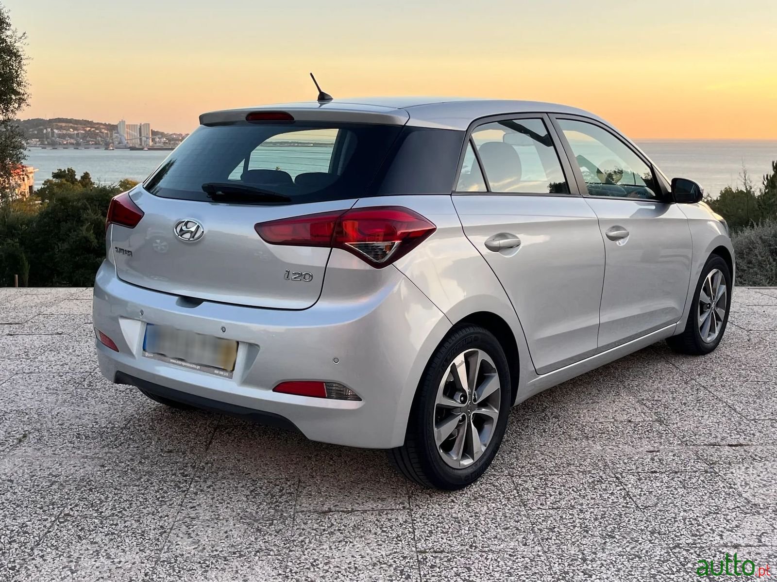 2015' Hyundai i20 photo #2