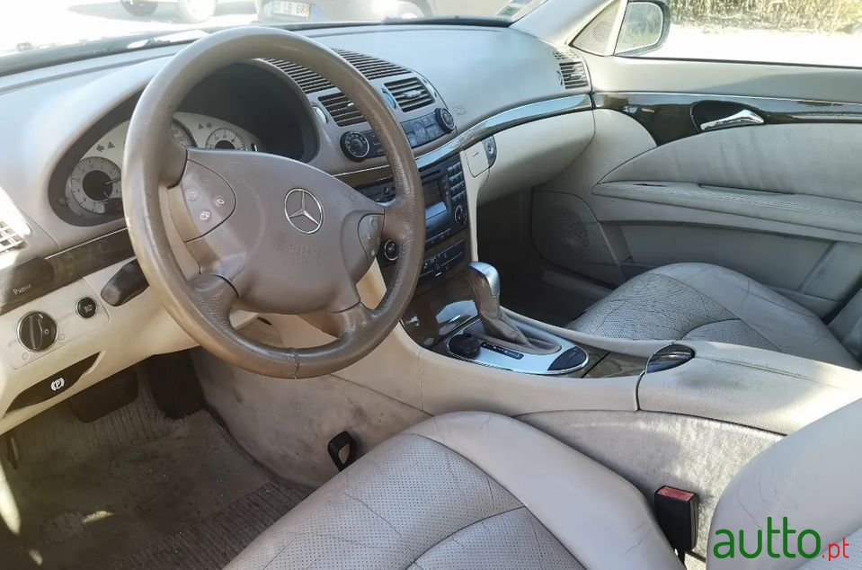 2002' Mercedes-Benz 320 photo #5