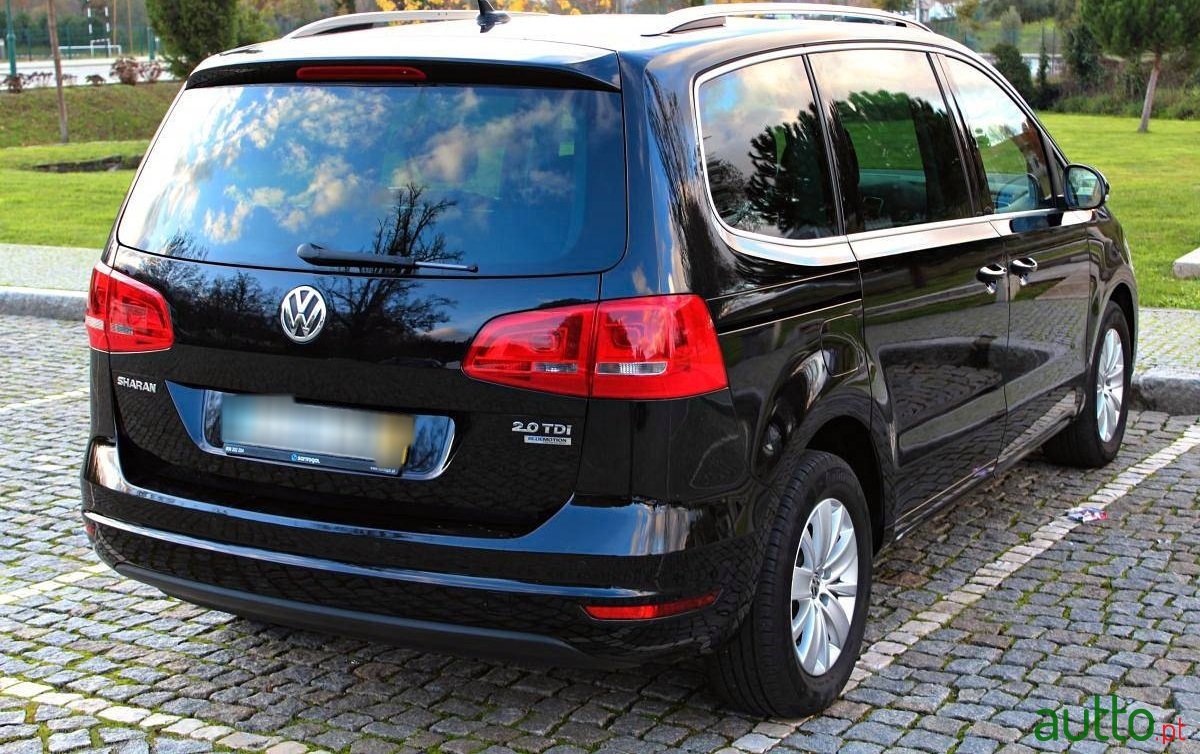 2011' Volkswagen photo #2