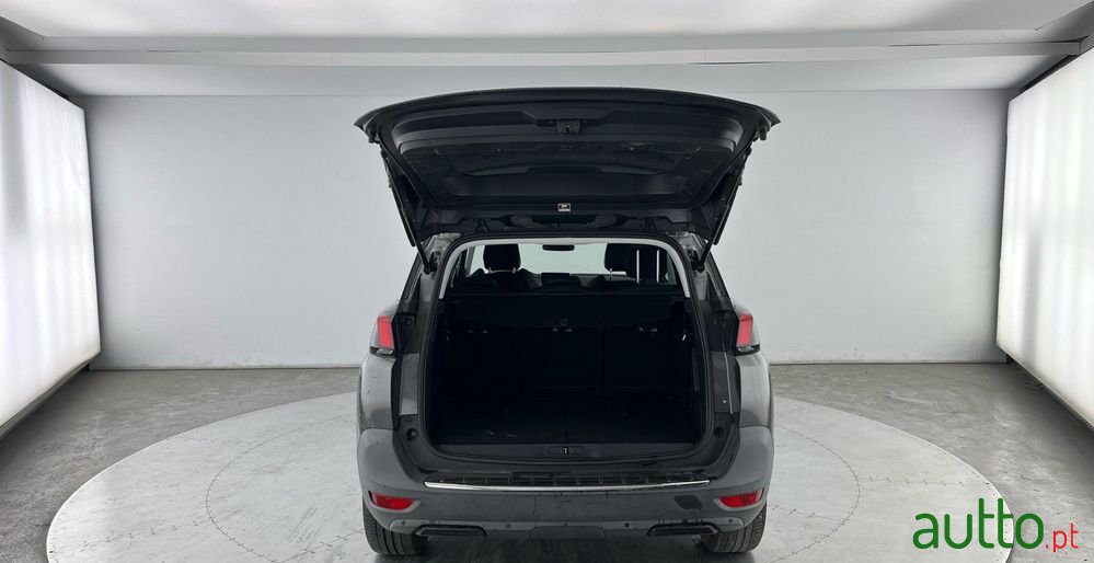 2019' Peugeot 5008 photo #6