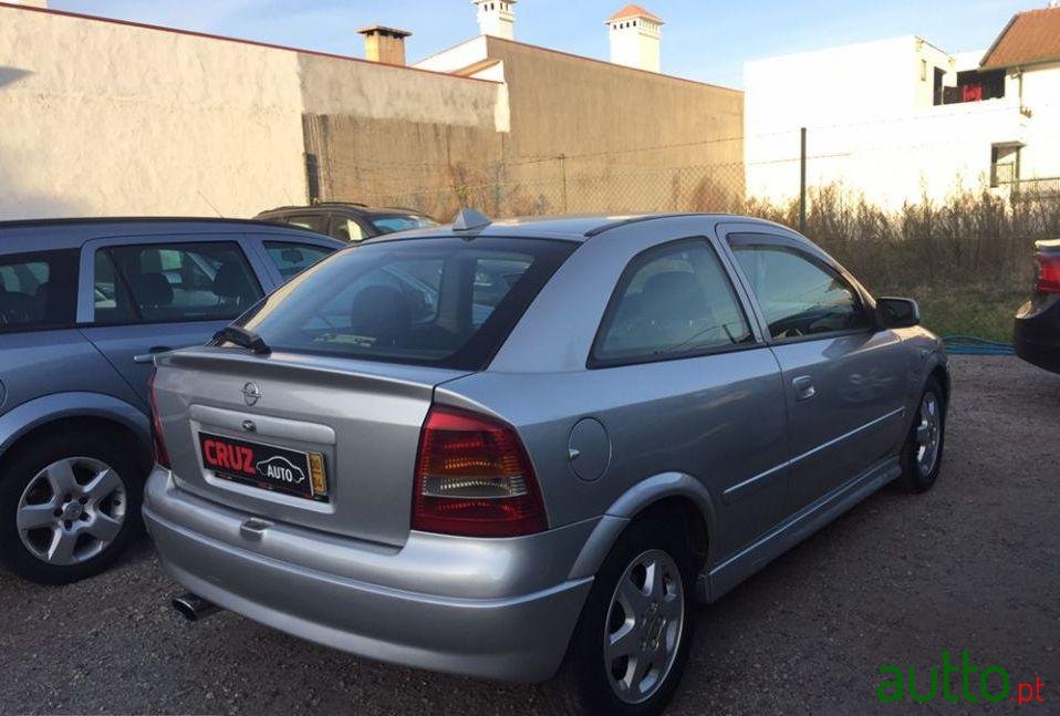 2000' Opel Astra 2.0 Dti Coupé Sport photo #2