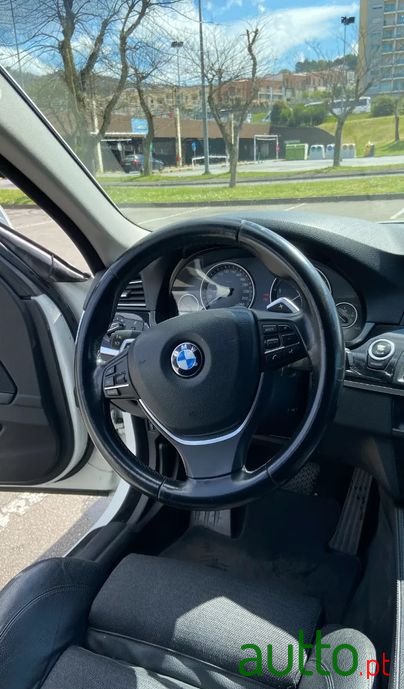 2011' BMW 520 photo #4