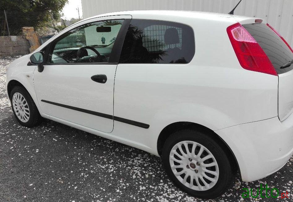 2009' Fiat Grande-Punto 1.3 Multijet photo #2