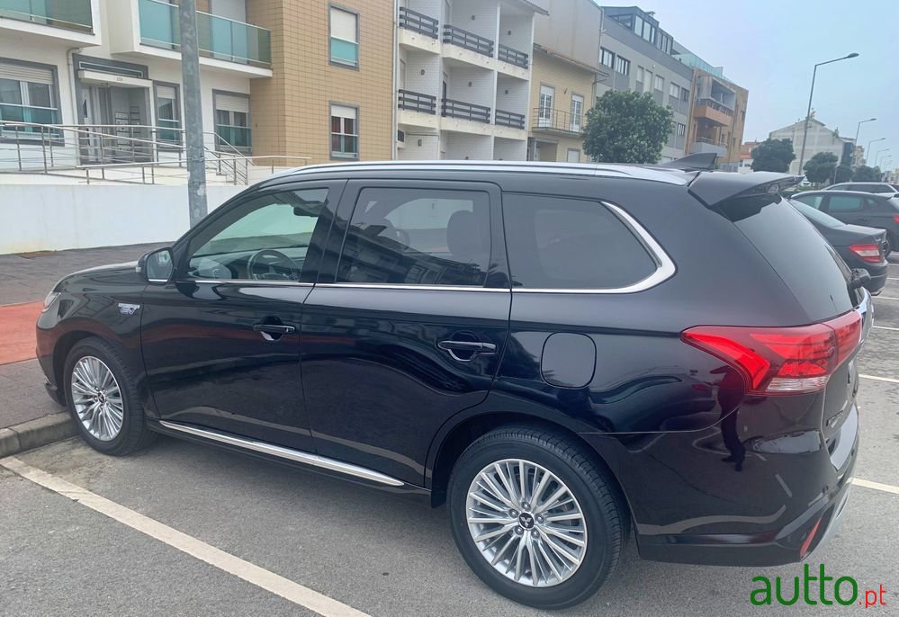 2019' Mitsubishi Outlander photo #5