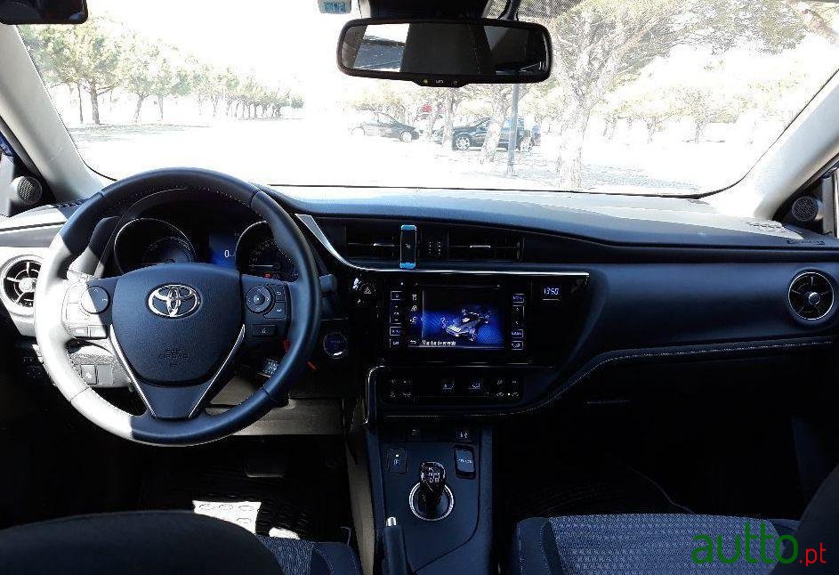 2018' Toyota Auris photo #2