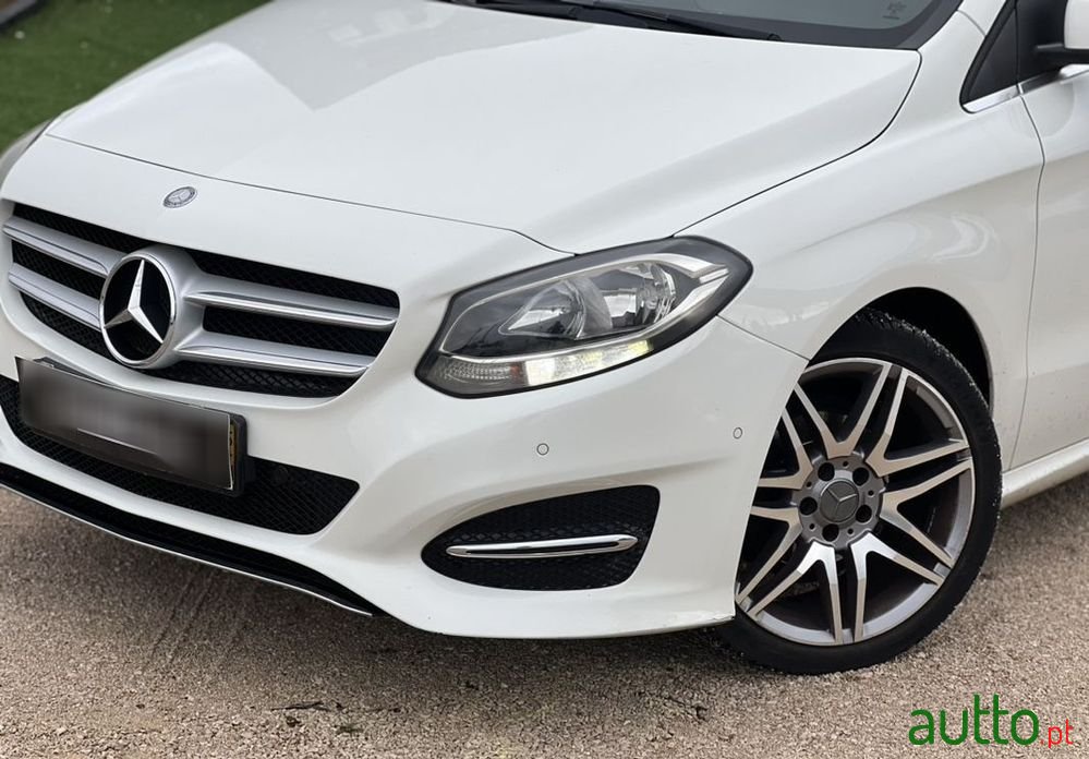 2015' Mercedes-Benz B 180 photo #2